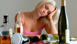Нередко люди не могут самостоятельно выйти из запоя
